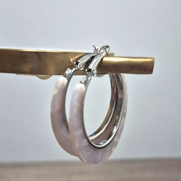 3/$16🎁 🎁Elegant Silver and Gray Hoop Earrings - Picture 7 of 7